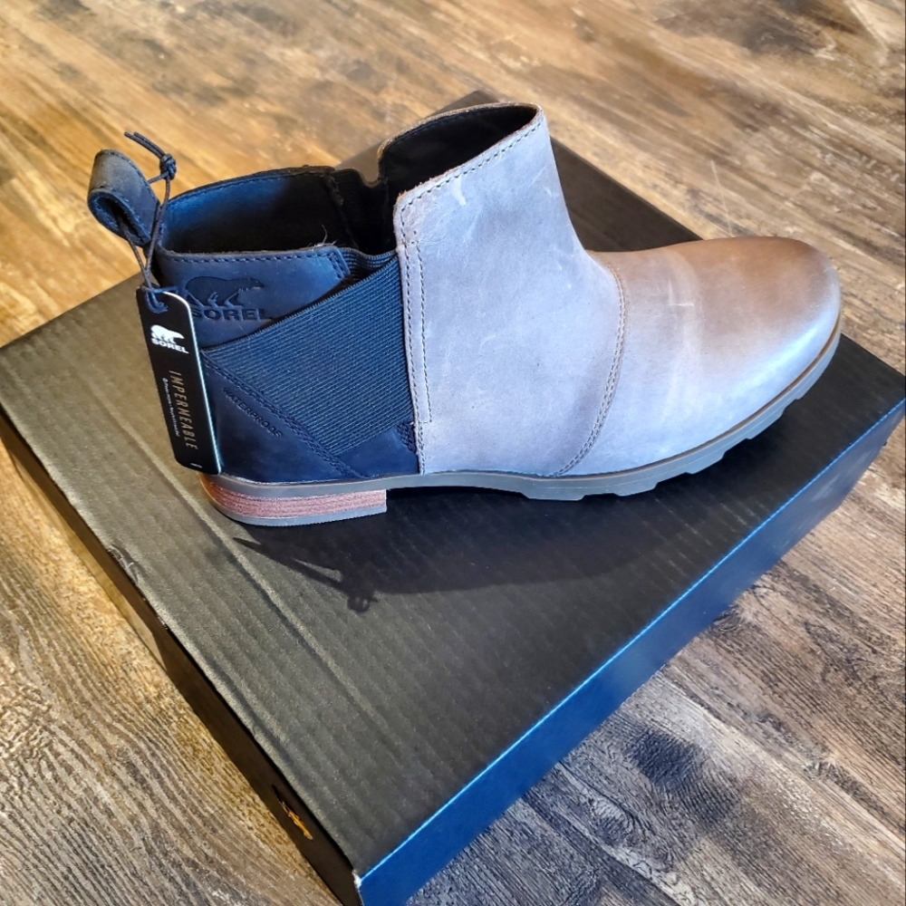 Sorel Emelie Chelsea boot size 9.5